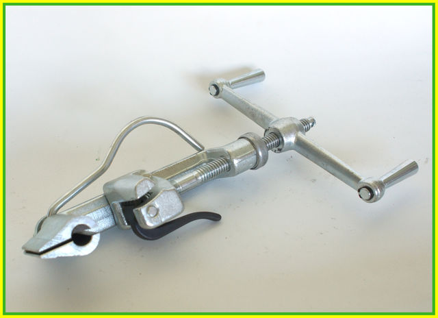 Flejadora  Para Poste Mod. Bandinox.